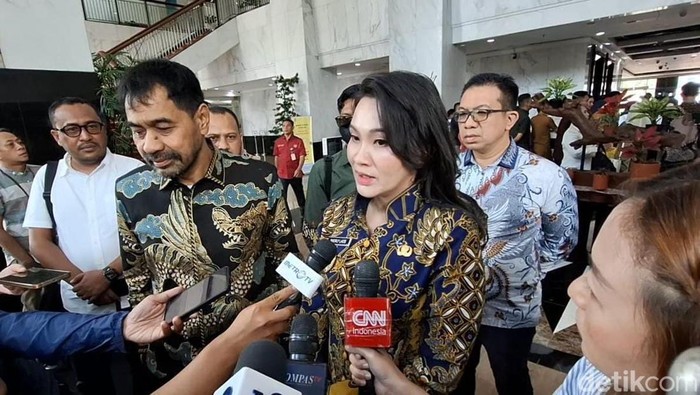 Gubernur Maluku Utara (Malut) Sherly Tjoanda dan Gubernur Aceh Muzakir Manaf di Kementerian Keuangan.