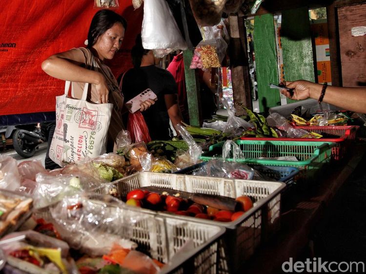 Hiruk Pikuk Warga Tanjung Priok di Tengah Target Ekonomi 8 Persen