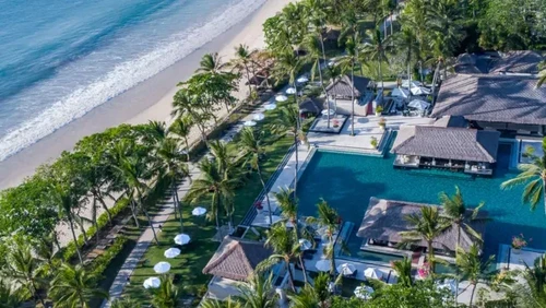 InterContinental Bali Resort di Pantai Jimbaran, tepatnya di Jl. Raya Uluwatu No.45, Jimbaran, Kuta Selatan, Badung. (website InterContinental Bali)