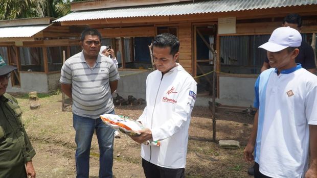 Kapolres Rohul AKBP Emil Eka Putra mengecek kesiapan lahan untuk penanaman jagung serentak, Minggu (5/10/2025).