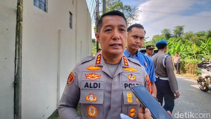 Kapolresta Bandung, Kombes Aldi Subartono saat wawancara bersama awak media.
