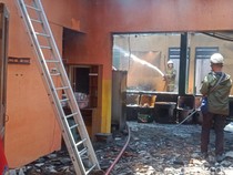 Kebakaran Hanguskan Ruko-Mobil di Pedan Klaten, 1 Orang Luka Bakar