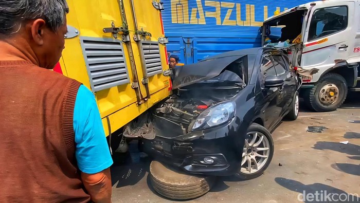 Tabrakan beruntun di Jalan Raya Sukabumi-Bogor