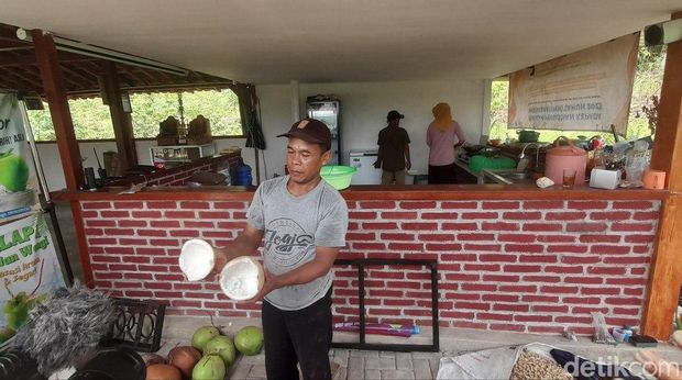 Kelapa kopyor di Semuten, Jatimulyo, Dlingo, Bantul, Selasa (7/10/2025).