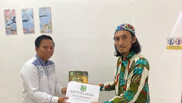 Keluarga korban mengembalikan uang santunan.