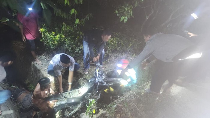 Kepala dusun di Bulukumba tewas usai sepeda motor yang dikendarainya masuk parit.
