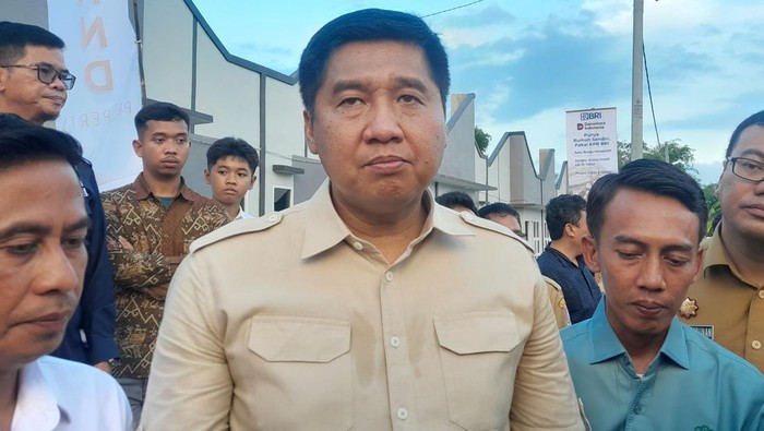 Keterangan foto: Menteri Perumahan dan Kawasan Permukiman Maruarar Sirait saat meninjau perumahan subsidi di Kabupaten Deli Serdang (Nizar Aldi/detikSumut)