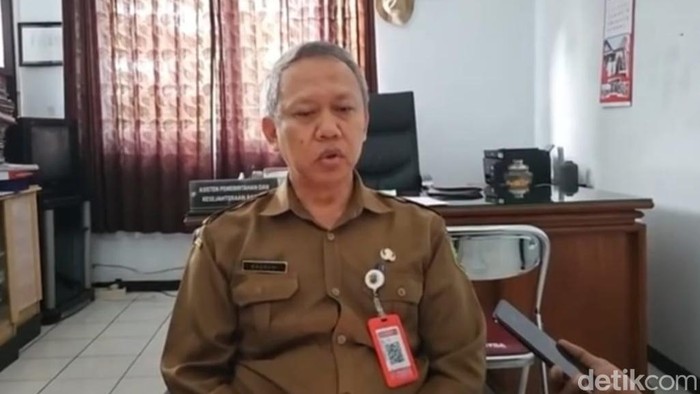 Ketua Satgas Percepatan MBG sekaligus Asisten Pemerintahan dan Kesejahteraan Rakyat Sekda Kabupaten Trenggalek, dr Saeroni.