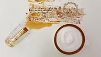 Ini salah satu karya Bernardelli, berupa lukisan kopi cantik mengungkapkan potret Vienna. Lukisan itu tampak detail, bahkan ada penampakkan kincir angin yang tinggi menjulang. Foto: Instagram/@bernardelli