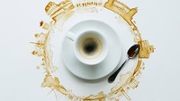 Karya seni lain dari kopi juga ditunjukkan oleh Bernardelli dalam unggahan lain. Bernardelli membuat lukisan potret sebuah kota secara melingkar. Foto: Instagram/@bernardelli
