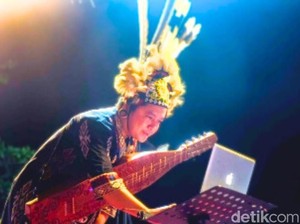 Persiapan Maestro Sape Uyau Moris Kolaborasi dengan Slank di Irau Malinau