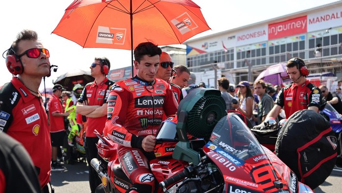 MotoGP -  Indonesian Grand Prix - Mandalika International Street Circuit, Mandalika, Indonesia - October 5, 2025 Ducati Lenovo Teams Marc Marquez before the MotoGP race REUTERS/Willy Kurniawan