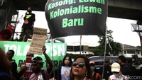 Meski jumlah massa cukup besar, aksi berjalan damai dan tertib, tanpa insiden kekerasan. Petugas keamanan terlihat berjaga untuk memastikan kelancaran kegiatan.