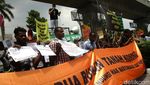 Kantor Menteri ATR/BPN Nusron Wahid Didemo Warga Papua