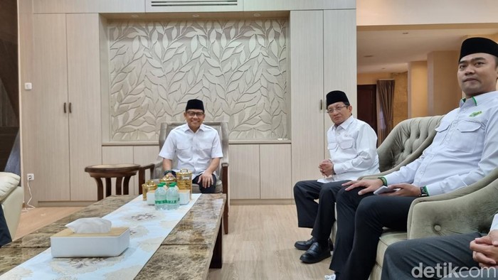 Menko Cak Imin bertemu Menag Nasaruddin. (Taufiq/detikcom)