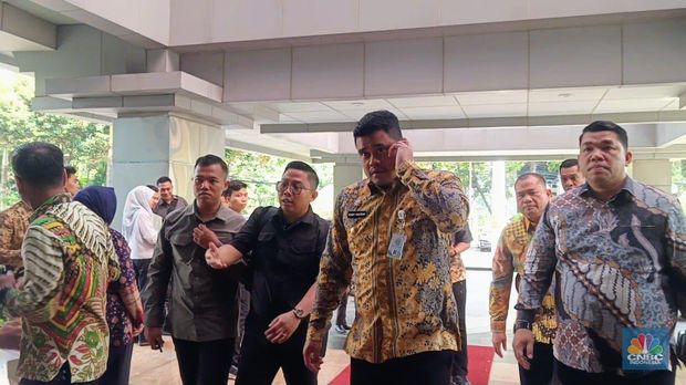 Menteri Keuangan Purbaya Yudhi Sadewa mengundang sejumlah gubernur se-Indonesia ke Kementerian Keuangan, Selasa (7/10/2025). Turut hadir, Gubernur Sumatera Utara Bobby Nasution. (CNBC Indonesia/Zahwa Madjid)