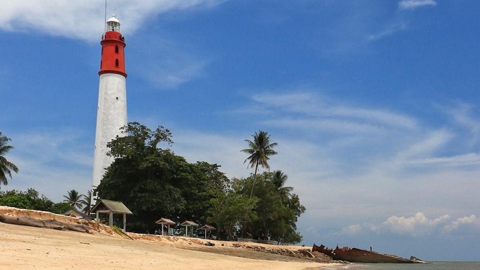 Mercusuar di Pulau Bangka yang legendaris