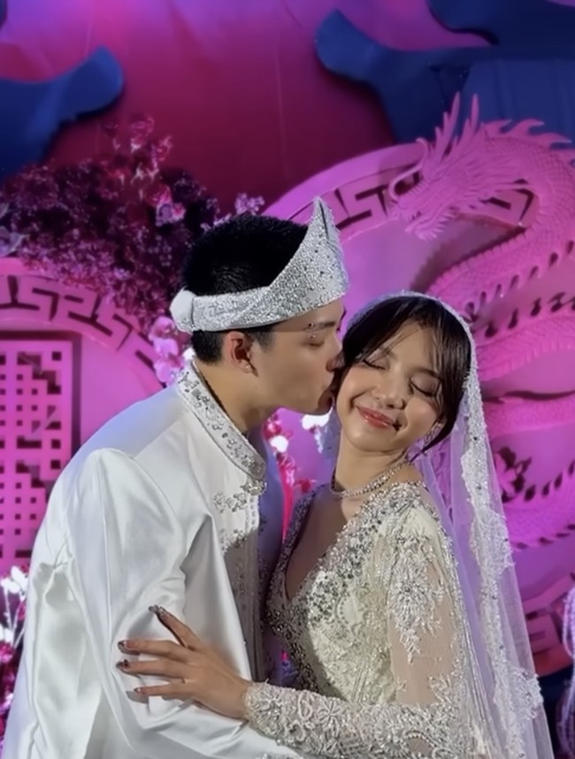 8 Foto Pernikahan Meyden Bocah Kosong, Pakai Kebaya dan Busana Oriental