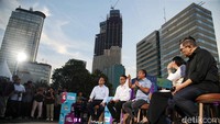 Kementerian Energi dan Sumber Daya Mineral (ESDM) kini menggencarkan langkah besar untuk mempercepat transisi menuju energi bersih dan berkelanjutan. Langkah ini berangkat dari ketergantungan pada energi fosil yang membuat Indonesia rentan terhadap fluktuasi harga global dan risiko pasokan. detiksore on location Indonesia Langgas Berenergi dipersembahkan oleh detikcom yang didukung oleh PT PLN (Persero)