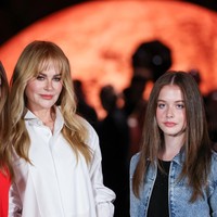 Nicole Kidman mengumumkan perpisahannya dari sang suami, Keith Urban, pada pekan kemarin. Saat kabar perceraiannya tengah ramai diperbincangkan, Nicole muncul ke publik menghadiri Paris Fashion Week. Foto: Corbis via Getty Images/Stephane Cardinale - Corbis