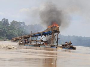 Penertiban PETI di Kuansing Sempat Memanas, 43 Rakit Dimusnahkan
