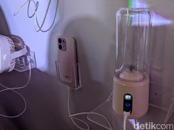 Aksi Oppo A6 Pro Menyelam di Akuarium dan Ngecas Blender