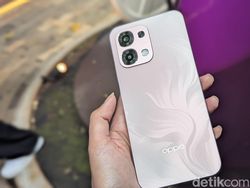 Aksi Oppo A6 Pro Menyelam di Akuarium dan Ngecas Blender