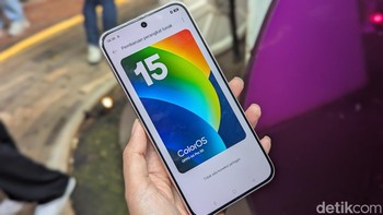 Oppo A6 Pro 5G menjalankan sistem operasi ColorOS 15 berbasis Android 15 dengan fitur-fitur pintar seperti AI Eraser, AI Reflection Remover, AI Smart Office, Google Gemini, AI LinkBoost, AI GameBoost, dan masih banyak lagi. Foto: Virgina Maulita Putri/detikINET