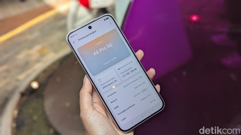 Spesifikasi inti Oppo A6 Pro 5G. Ponsel ini diotaki chipset MediaTek Dimensity 6300 dengan RAM 8GB dan memori internal 256GB. Foto: Virgina Maulita Putri/detikINET