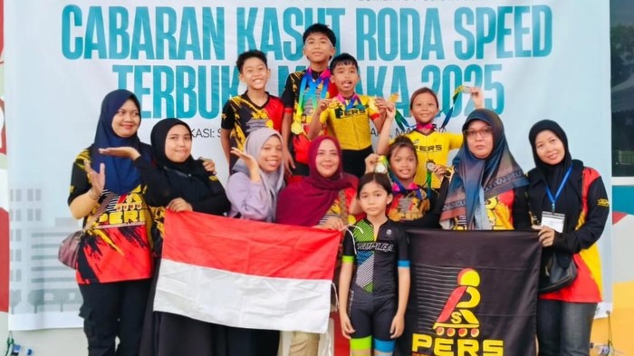 Para atlet saat meraih medali di Kejuaraan Malaysia. (Dok PT Arara Abadi)