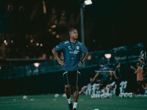 Kluivert Minta Timnas Indonesia Fokus-Tajam di Ronde 4 Kualifikasi Piala Dunia
