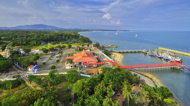 Pemandangan dari atas Mercusuar di Babel.