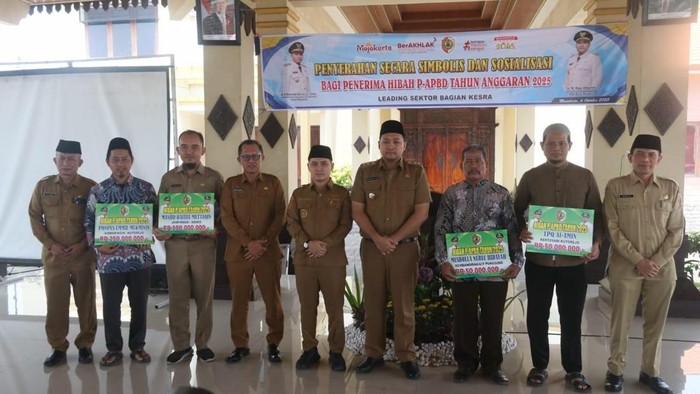 Pemkab Mojokerto mengalokasikan Rp 9,802 miliar dari PAPBD 2025 untuk dihibahkan kepada 65 lembaga keagamaan.