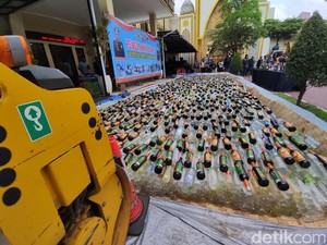 Walkot Dedie dan Polisi Musnahkan Biang Kerok Kriminalitas di Bogor