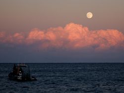 Pesona Harvest Moon, Supermoon Pertama di 2025