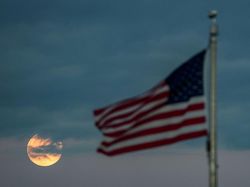 Pesona Harvest Moon, Supermoon Pertama di 2025