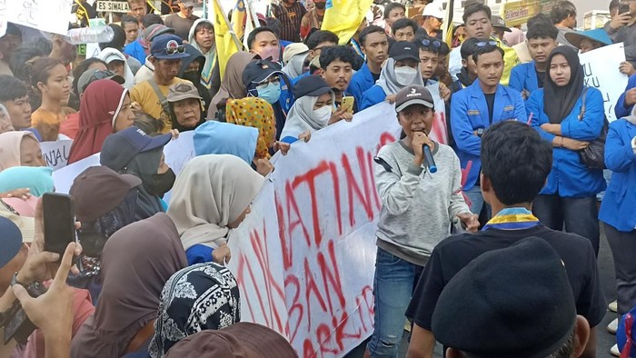 PKL dan mahasiswa di Tuban tolak relokasi