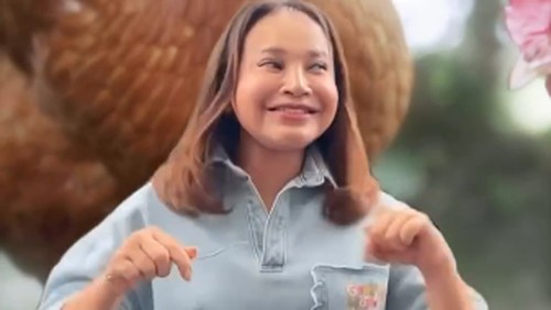 Rossa ikut tren 'Bon Appetit, Your Majesty' dengan menu nasi gudeg