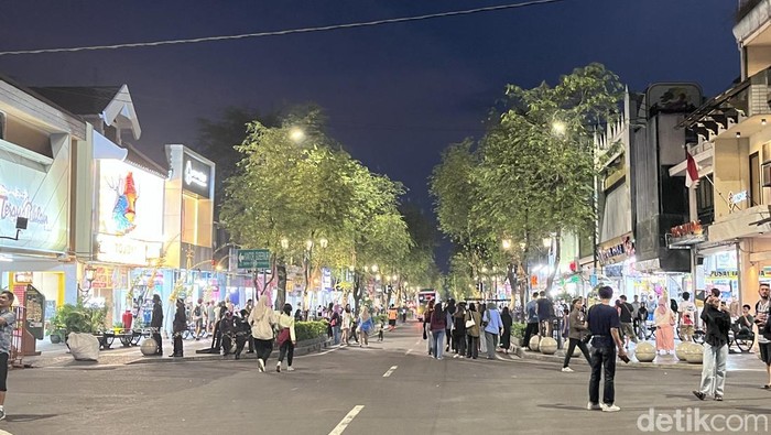 Suasana Kawasan Malioboro, Kota Jogja saat uji coba penerapan bebas kendaraan, Selasa (7/10/2025).