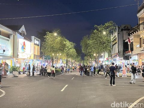 Suasana Kawasan Malioboro, Kota Jogja saat uji coba penerapan bebas kendaraan, Selasa (7/10/2025).