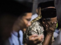 Tangis Keluarga Pecah Usai Melihat Jenazah Korban Ponpes Al Khoziny