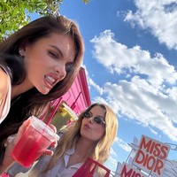 Thylane mengaku lelah dengan orang-orang yang bertanya bahkan bersikeras bahwa ia melakukan sesuatu pada wajah cantik tersebut. “Aku tahu generasi ini cenderung melakukan hal-hal lebih cepat tapi aku tidak pernah menyentuh (memperbaiki) apapun,” ujarnya. Foto: Instagram @thylaneblondeau