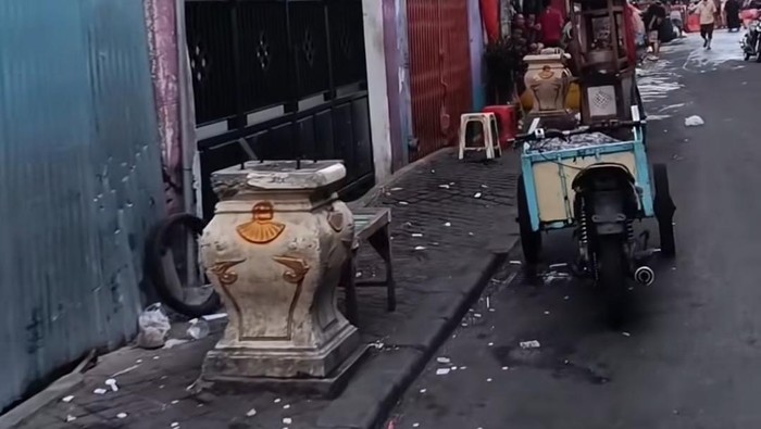 Tiang lampu hias di Kota Lama Surabaya dicuri