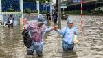 Topan Matmo Hantam Hanoi, Bikin Banjir dan Ganggu Aktivitas Warga