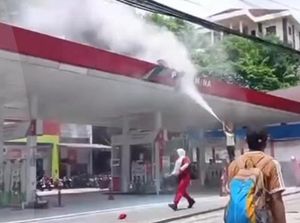 Tulisan Pertamina di Atap SPBU di Ambon Terbakar, Diduga Korsleting Listrik