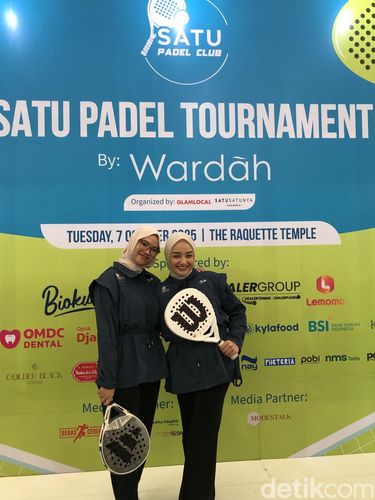 Foto deretan selebriti mulai dari Dinda Hauw, Annisa Rahma, Fenita Arie hingga Fitri Tropica ikut turnamen padel di The Raquette Temple, Bintaro.