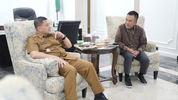 Wali Kota Makassar Munafri Arifuddin saat menerima perwakilan PT SMI membahas proyek Stadion Untia.