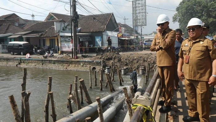 Wali Kota Malang Wahyu Hidayat tinjau pelebaran jembatan KH Malik Dalam