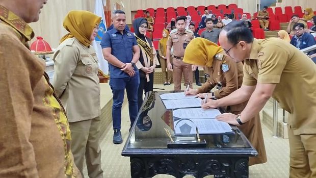 Walkot Siska Karina Imran memimpin kegiatan Stakeholder Meeting di ruang Samaturu Balai Kota Kendari.