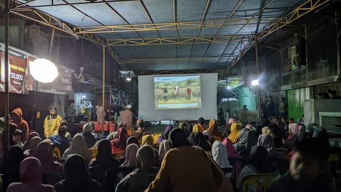 Warga Semende Nobar Film Tunggu Tubang